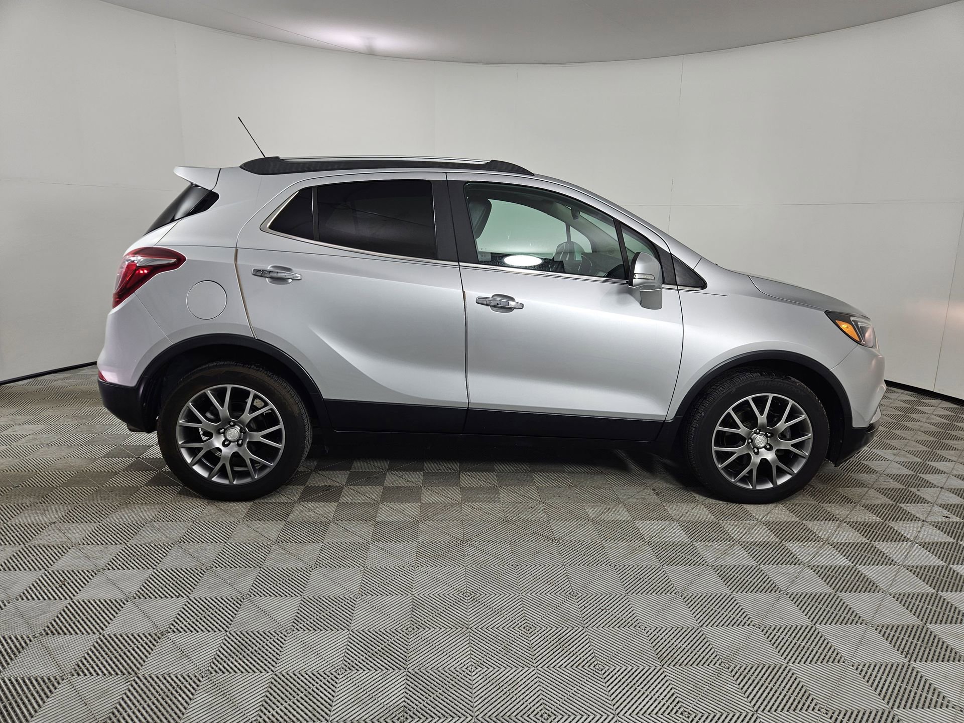 Used 2018 Buick Encore Sport Touring FWD image 8