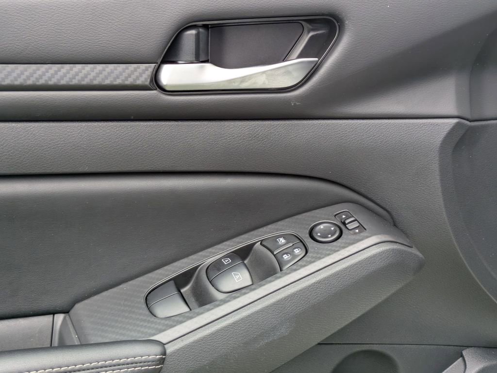Used 2025 Nissan Altima 2.5 SV FWD image 13