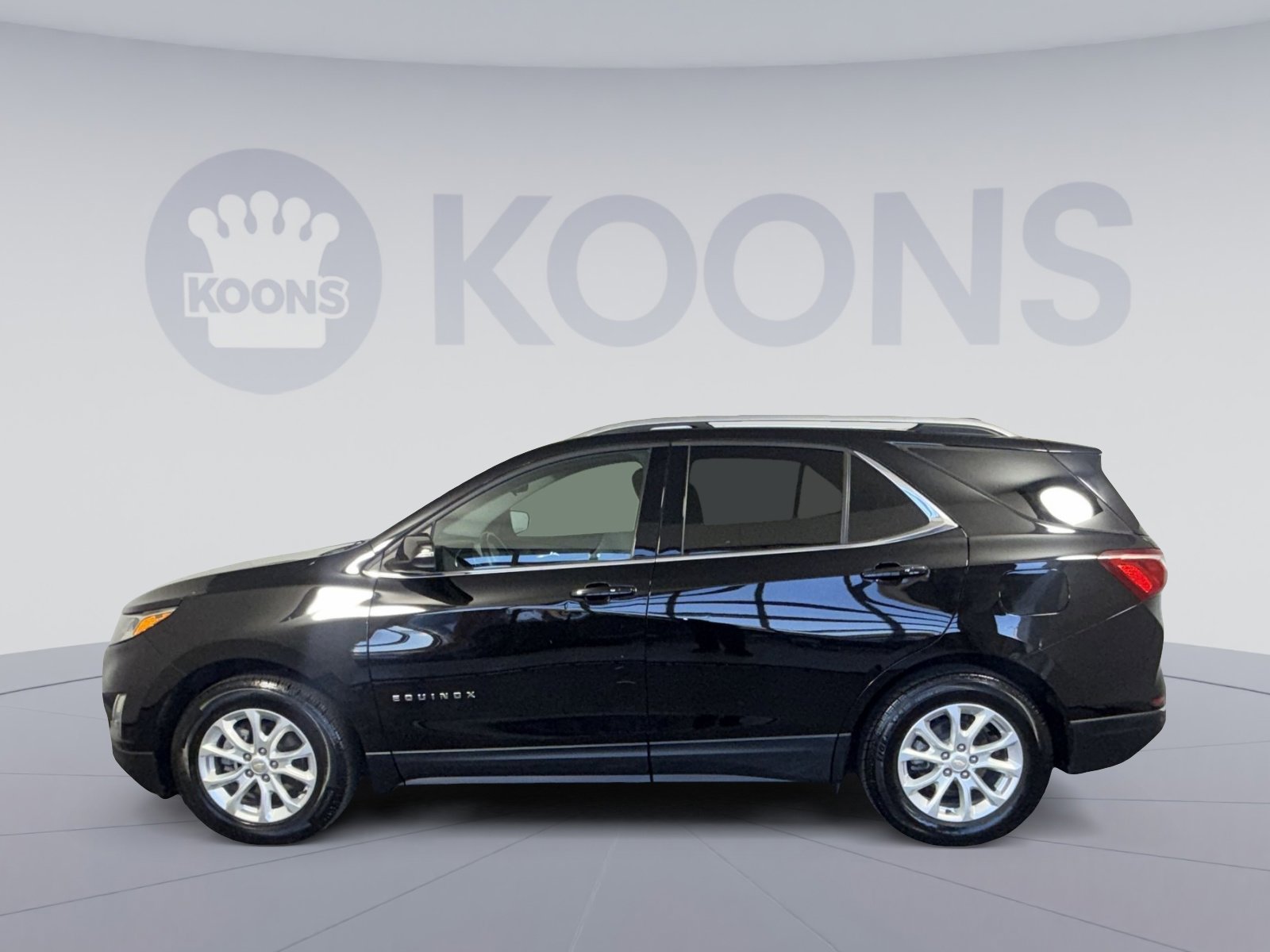 Used 2019 Chevrolet Equinox LT w/ Sun & Navigation Package image 2