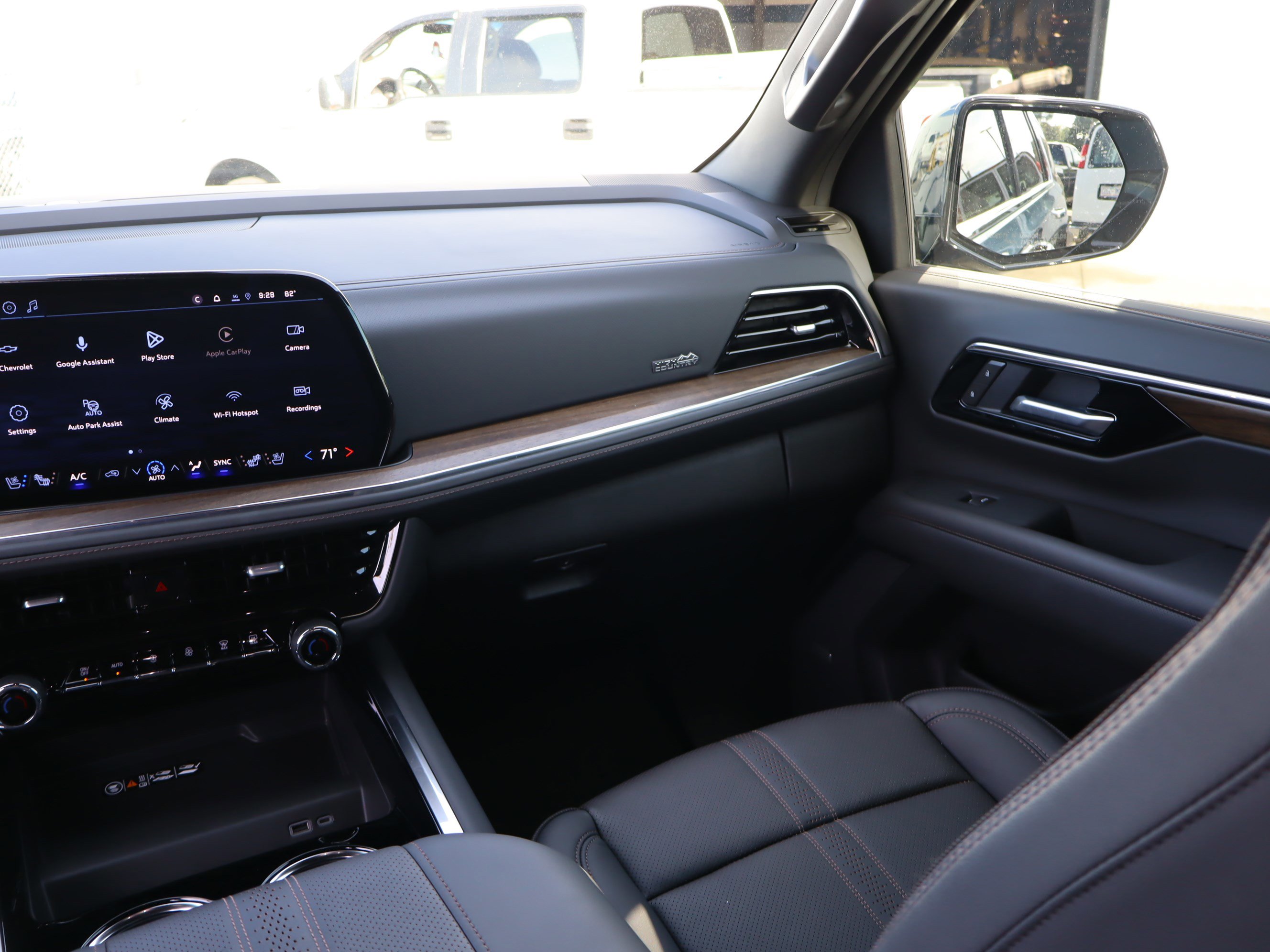 Used 2026 Chevrolet Suburban High Country AWD/4WD image 16