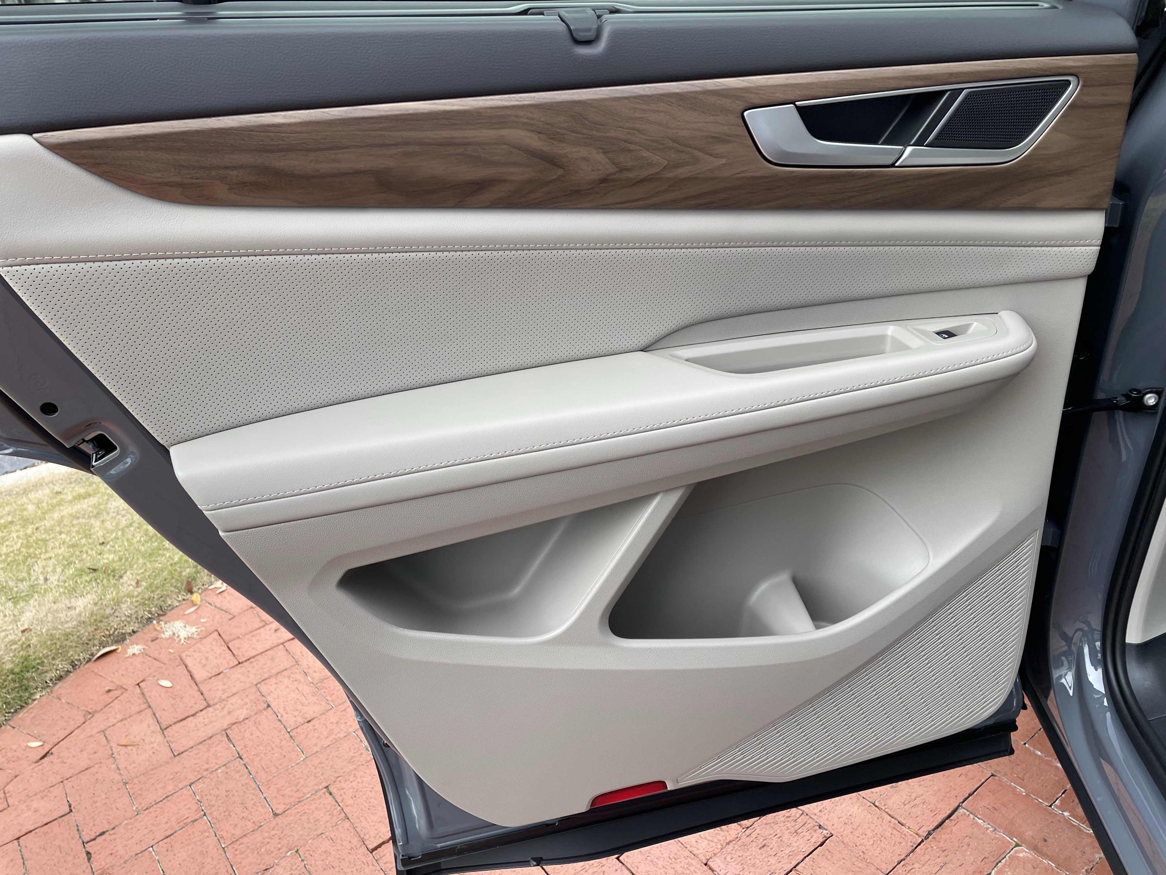 New 2026 Volkswagen Atlas SE image 11