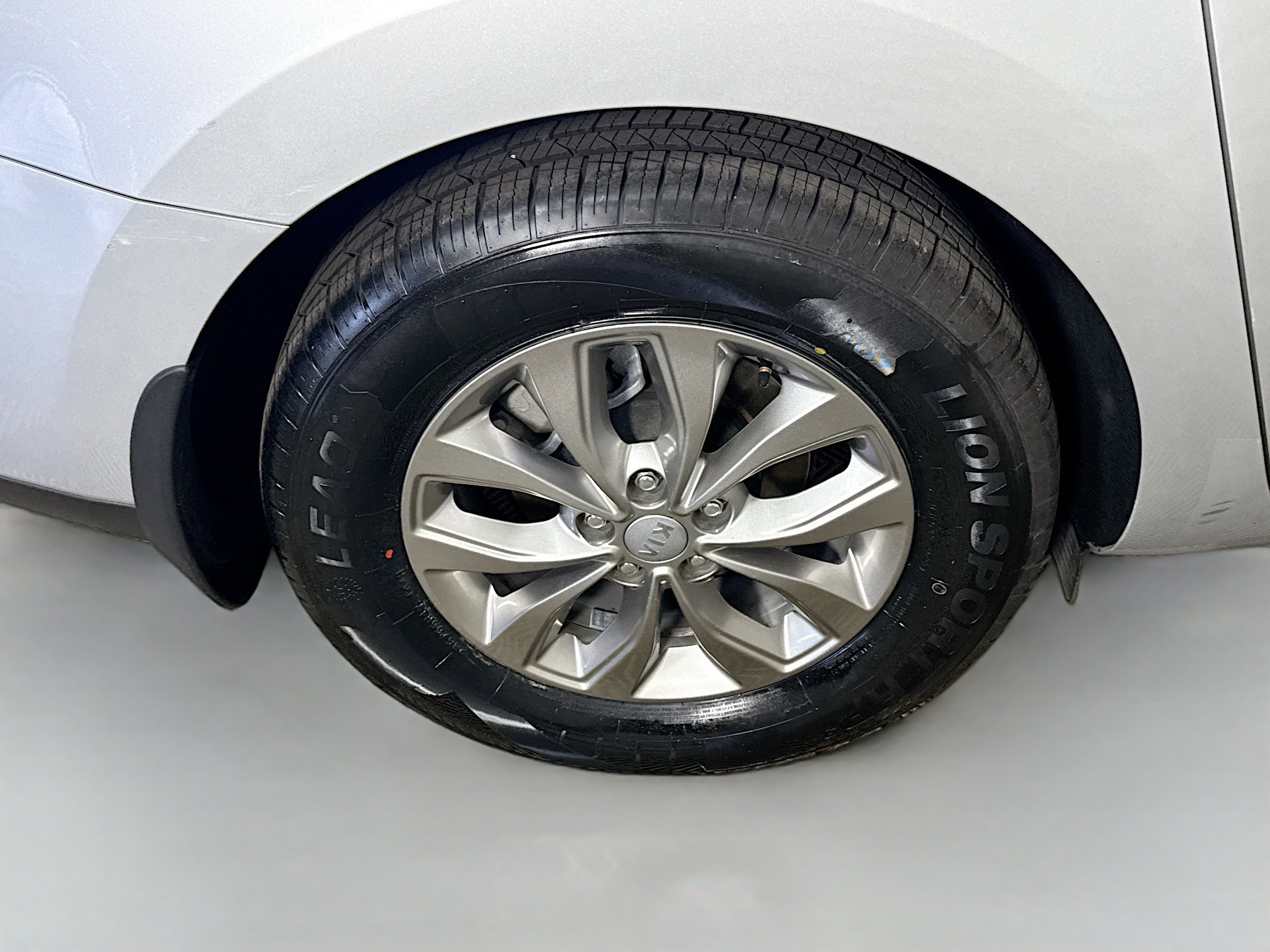 Used 2021 Kia Sedona LX image 30