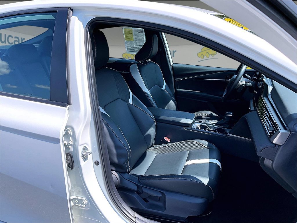 Used 2025 Toyota Camry SE FWD image 11