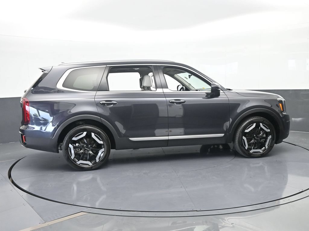 Used 2025 Kia Telluride S FWD image 7