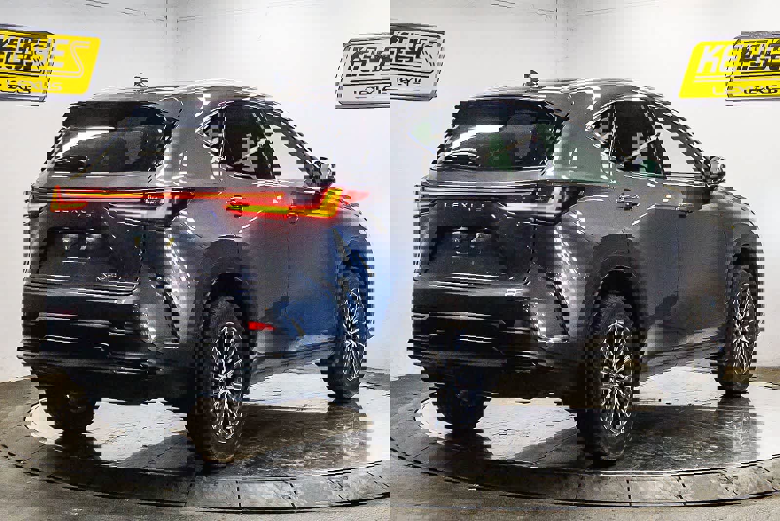 Used 2024 Lexus NX 250 FWD image 4