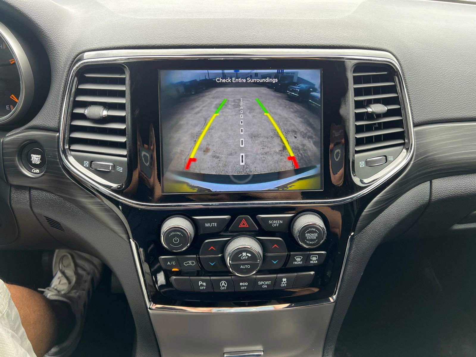 Used 2021 Jeep Grand Cherokee Laredo X RWD image 30