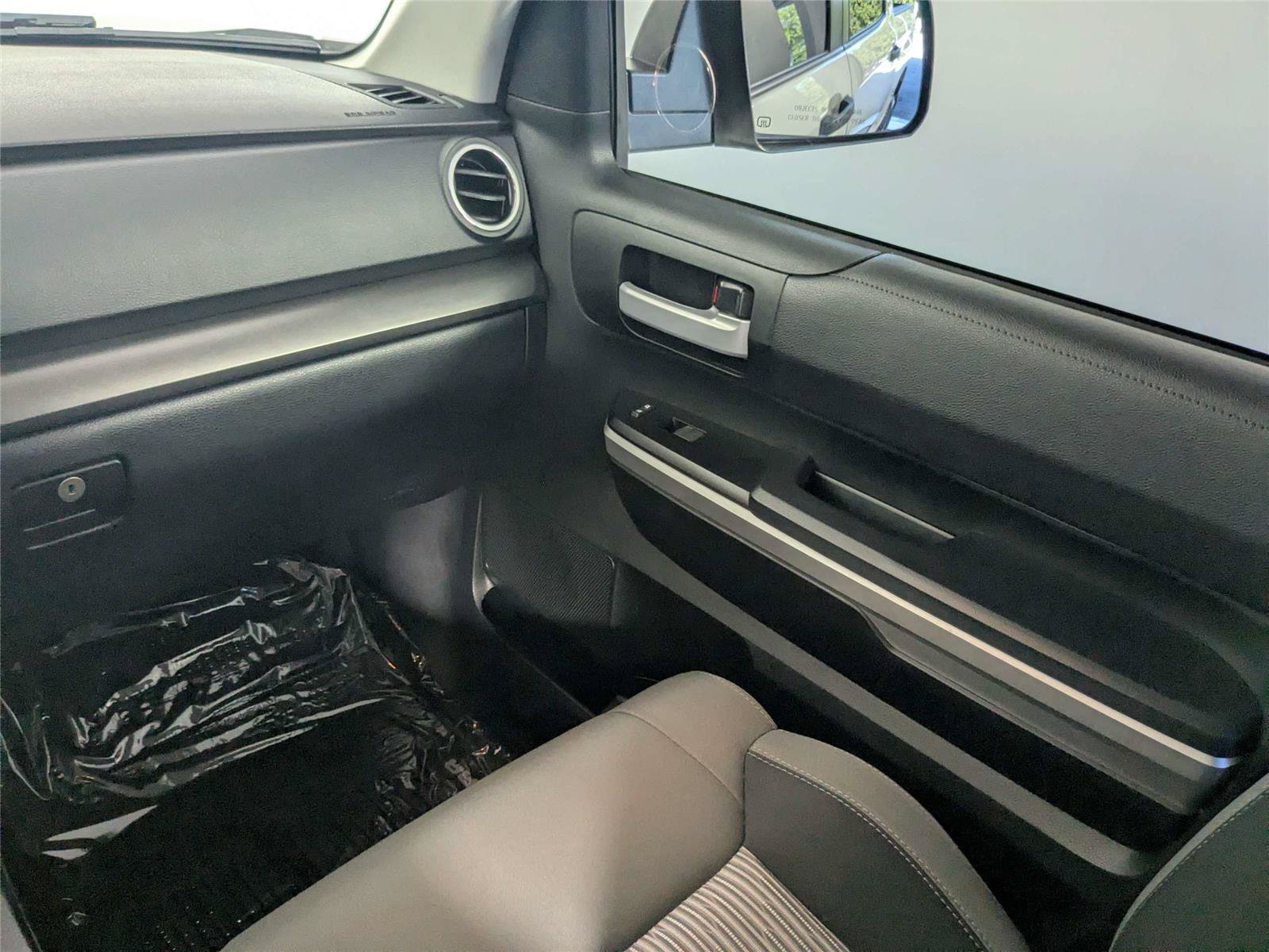 Used 2017 Toyota Tundra SR5 w/ SR5 Upgrade Package AWD/4WD image 37