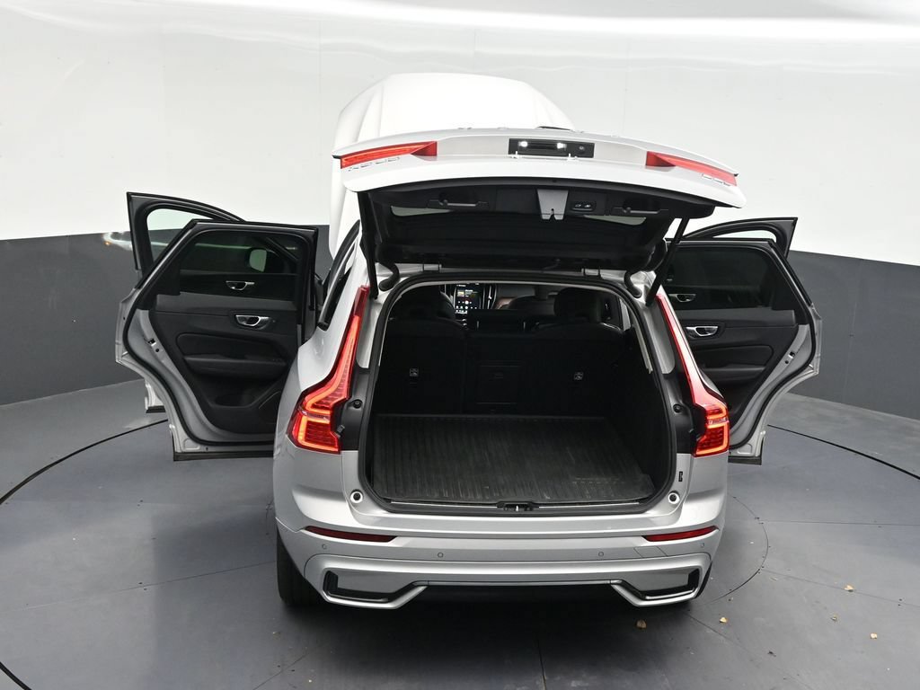 Certified 2024 Volvo XC60 B5 Plus w/ Climate Package AWD/4WD image 35