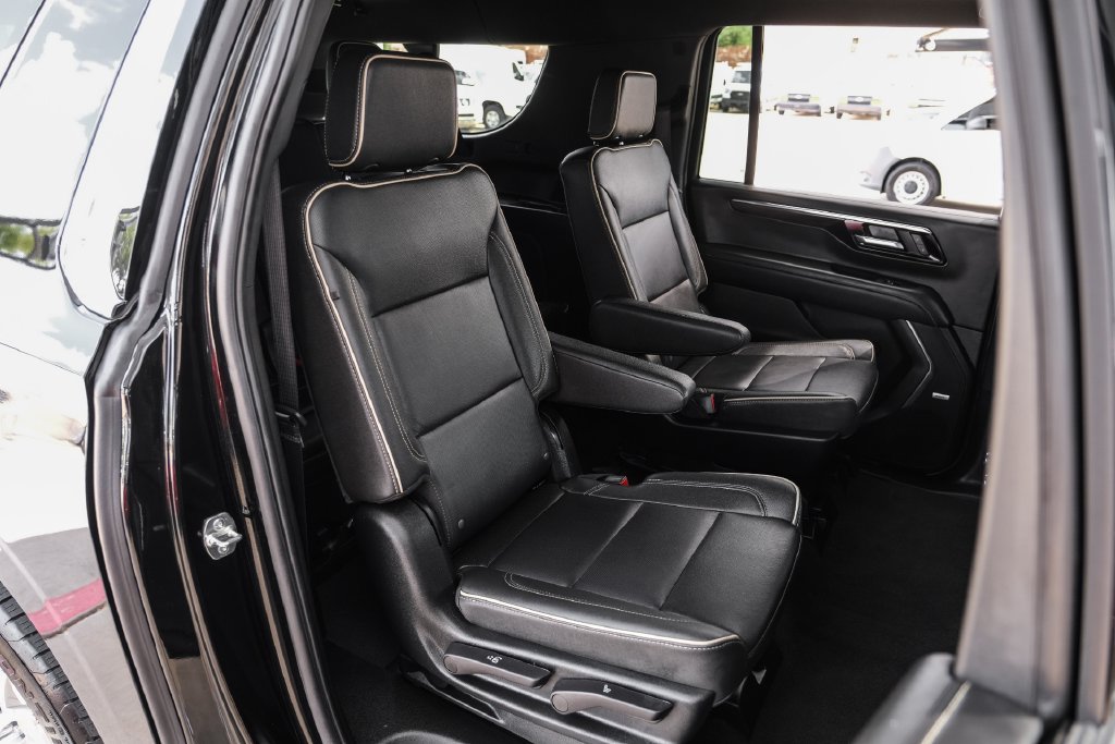 Used 2026 Chevrolet Suburban Premier AWD/4WD image 30