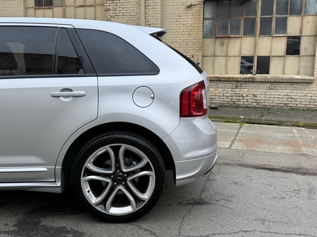 Used 2011 Ford Edge Sport w/ Driver Entry Pkg image 20