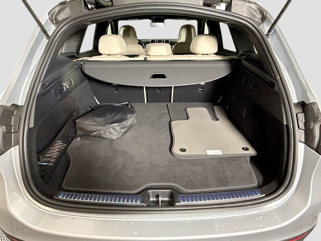 Used 2025 Mercedes-Benz GLC 350e 4MATIC image 25