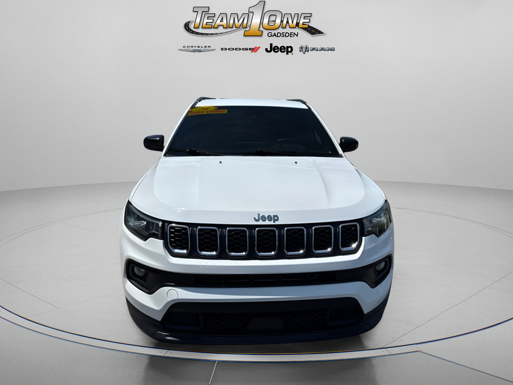 Used 2024 Jeep Compass Latitude AWD/4WD image 2