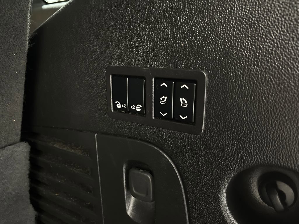 Used 2018 Cadillac Escalade Premium Luxury image 30