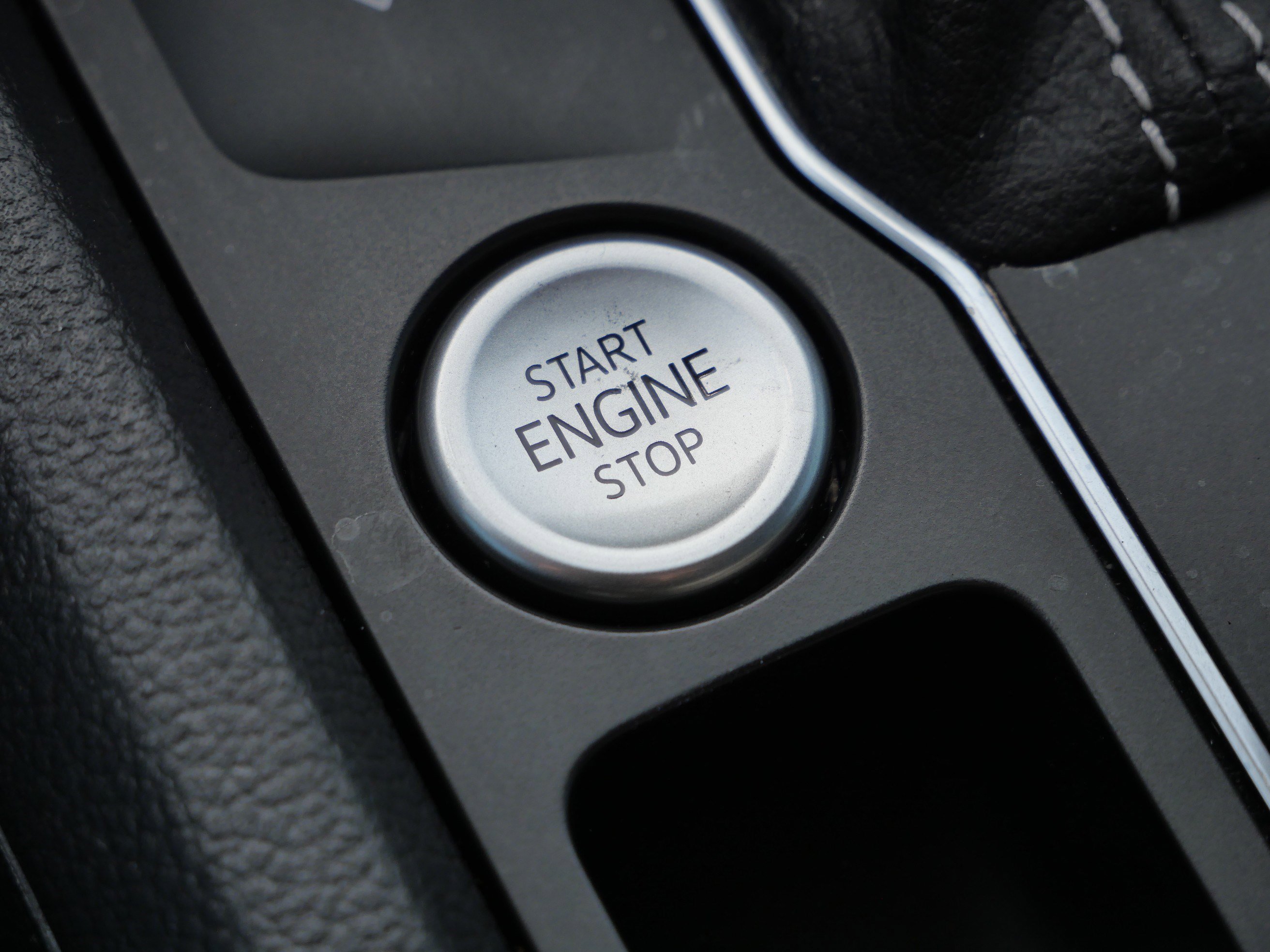 Certified 2021 Volkswagen Atlas Cross Sport SEL R-Line w/ Cross Sport MDO Package AWD/4WD image 27