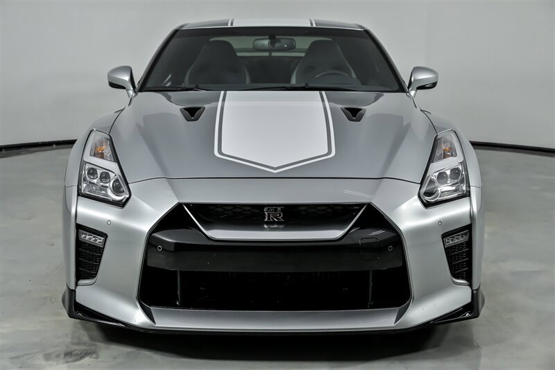 Used 2020 Nissan GT-R Premium AWD/4WD image 5