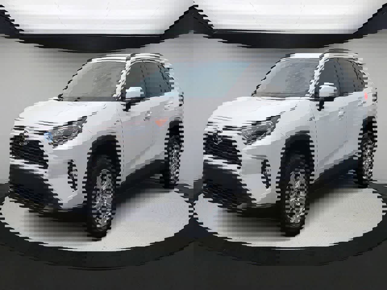 Used 2020 Toyota RAV4 XLE image 4
