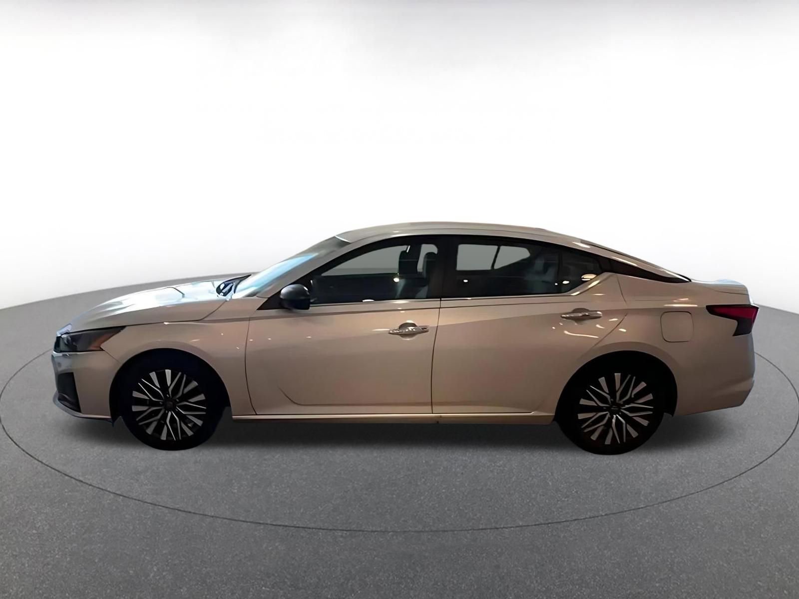 Used 2025 Nissan Altima 2.5 SV image 8