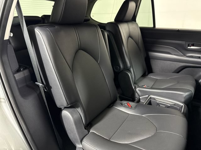 Used 2025 Toyota Grand Highlander AWD image 15