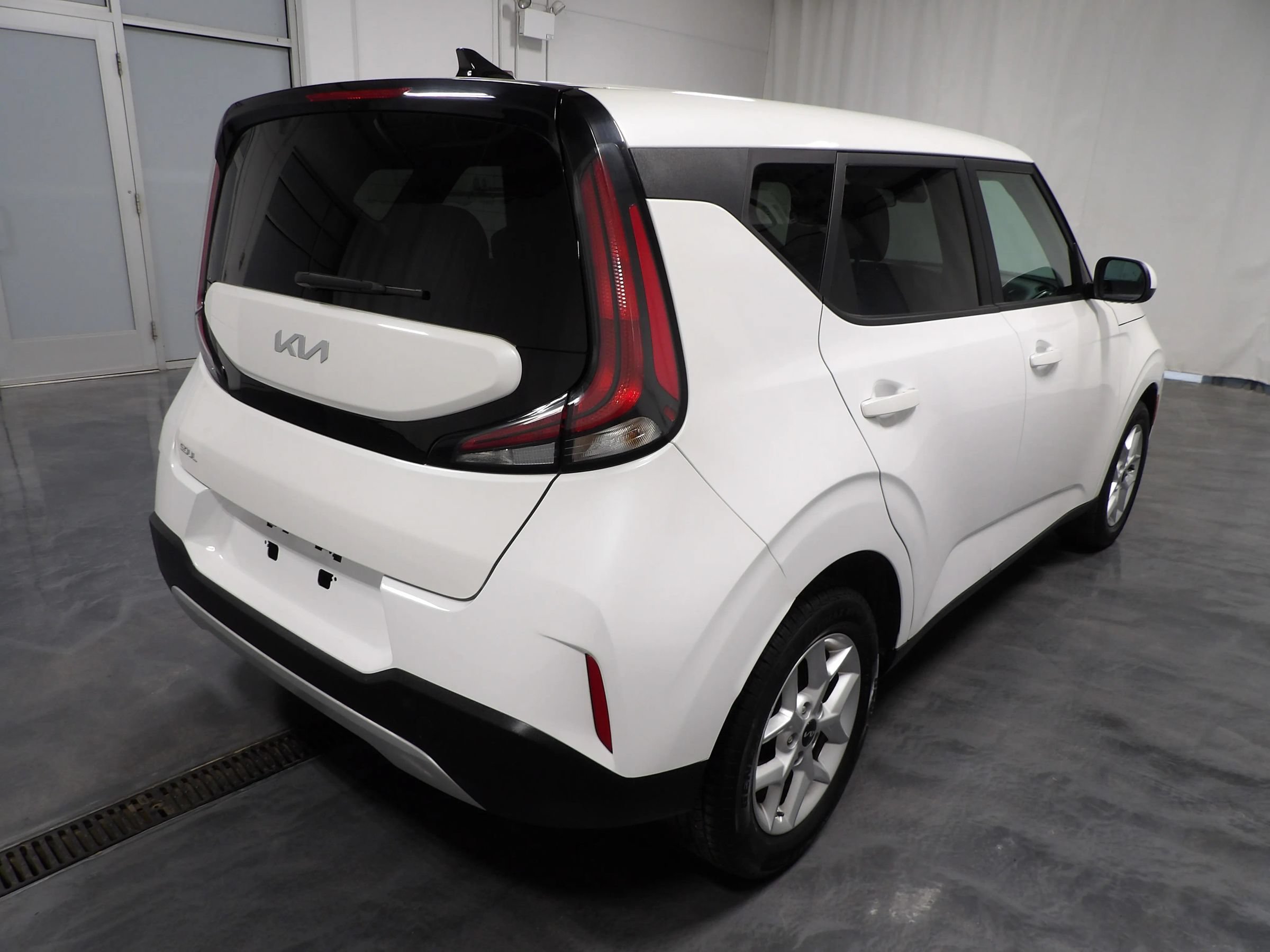 Used 2023 Kia Soul LX w/ Option Group 015 FWD image 5