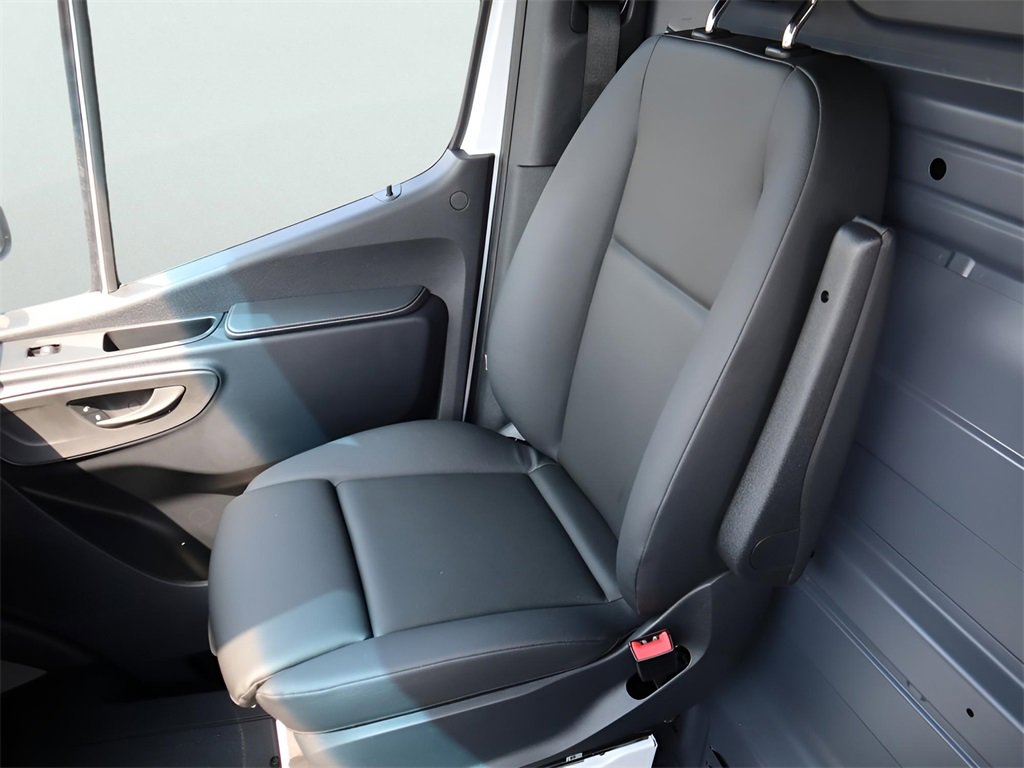 Used 2024 Mercedes-Benz Sprinter 3500 image 35