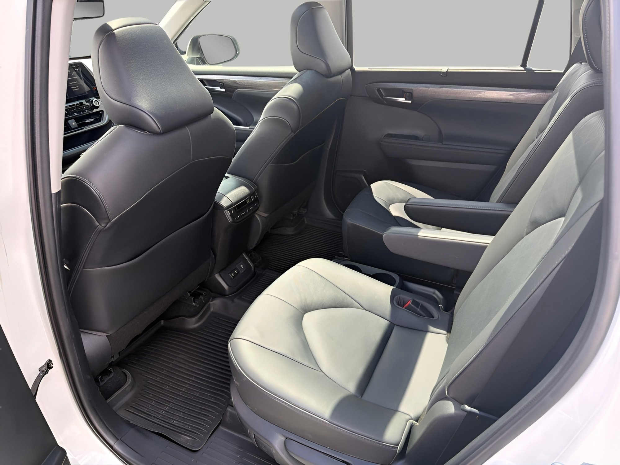 Used 2021 Toyota Highlander Platinum AWD/4WD image 18