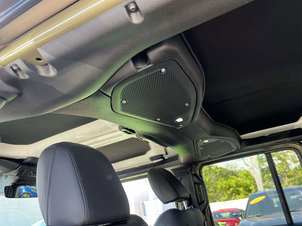 Used 2025 Jeep Wrangler Unlimited Rubicon 4xe w/ Technology Group image 18