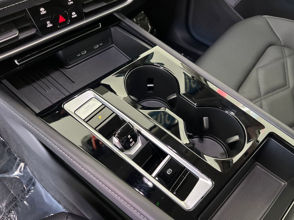 Used 2025 Volkswagen Atlas SE image 25