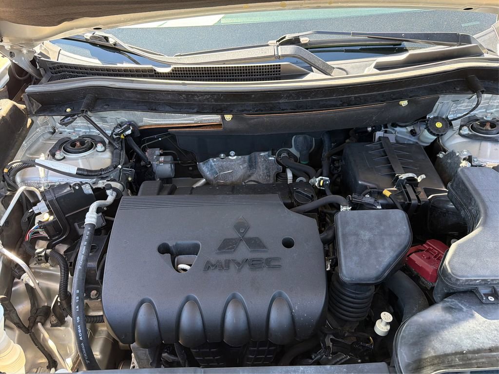 Used 2019 Mitsubishi Outlander SE image 12