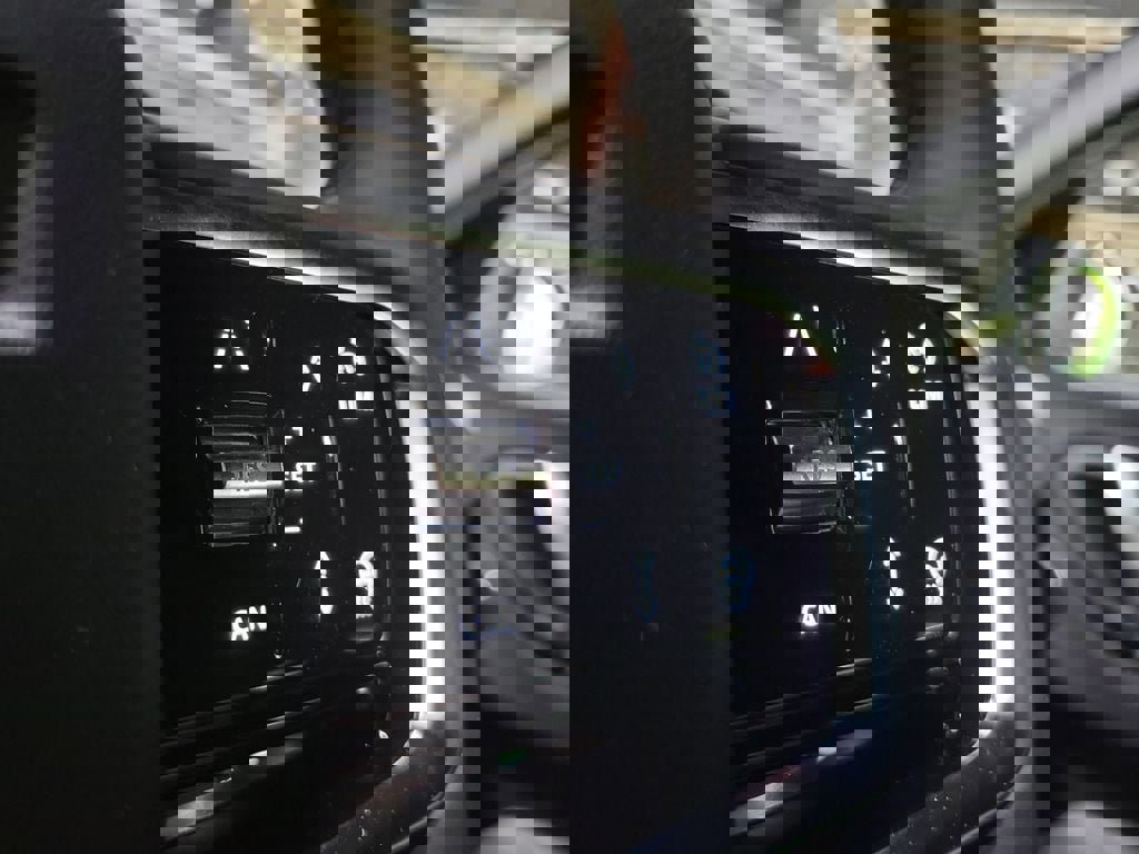 New 2025 Land Rover Discovery Sport Dynamic SE image 16