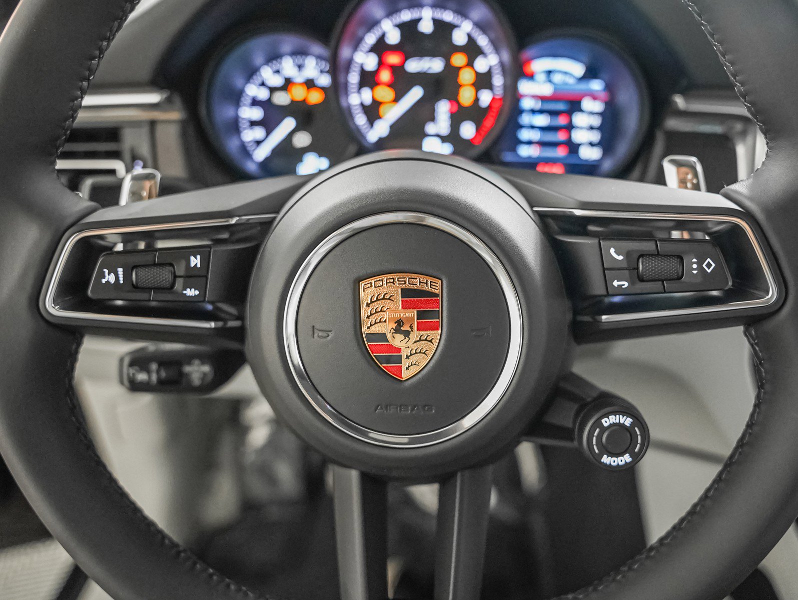 New 2026 Porsche Macan GTS image 17