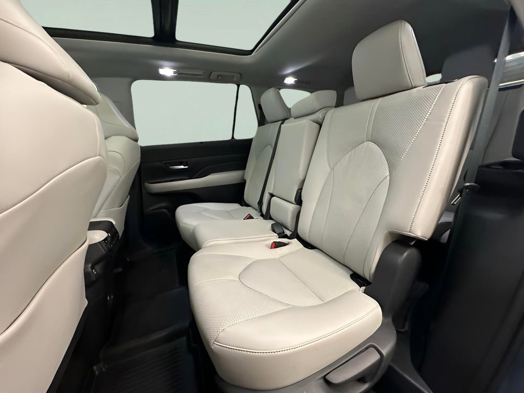 Used 2024 Toyota Grand Highlander XLE image 26