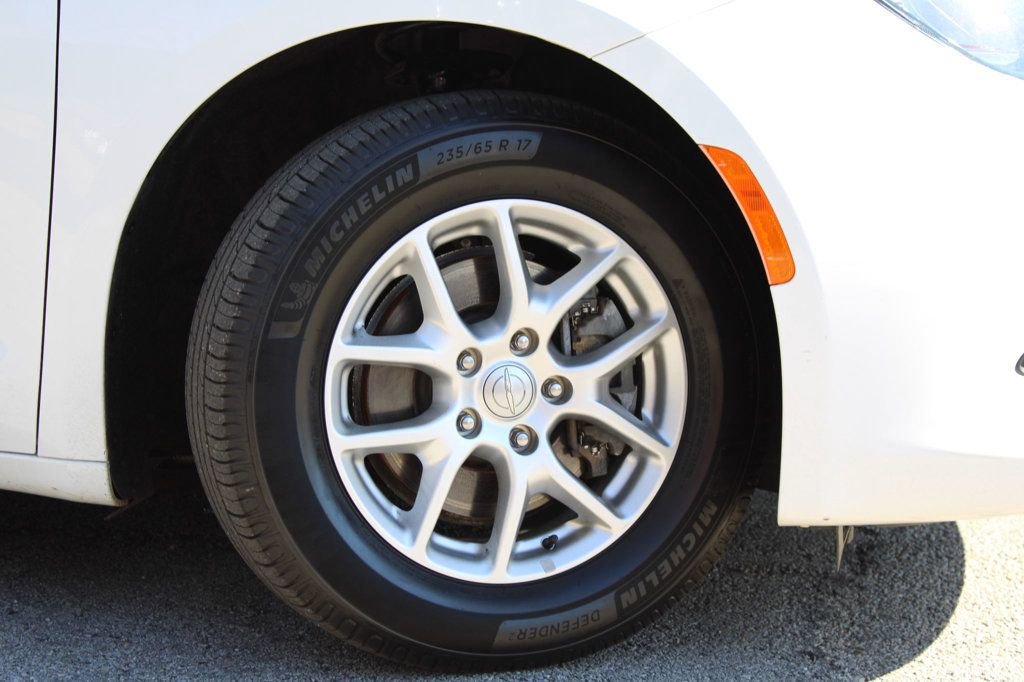 Used 2020 Chrysler Voyager Lxi image 22