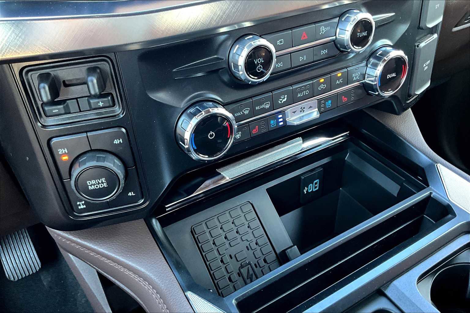 New 2025 Ford F350 King Ranch w/ FX4 Off-Road Package image 18