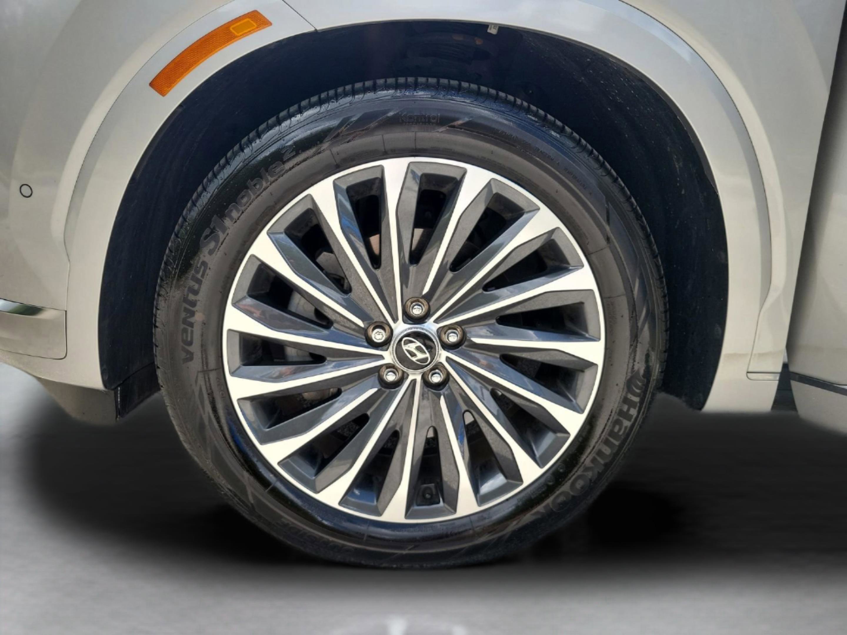 Used 2024 Hyundai Palisade Calligraphy image 24