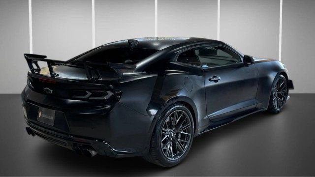 Used 2018 Chevrolet Camaro ZL1 RWD image 4