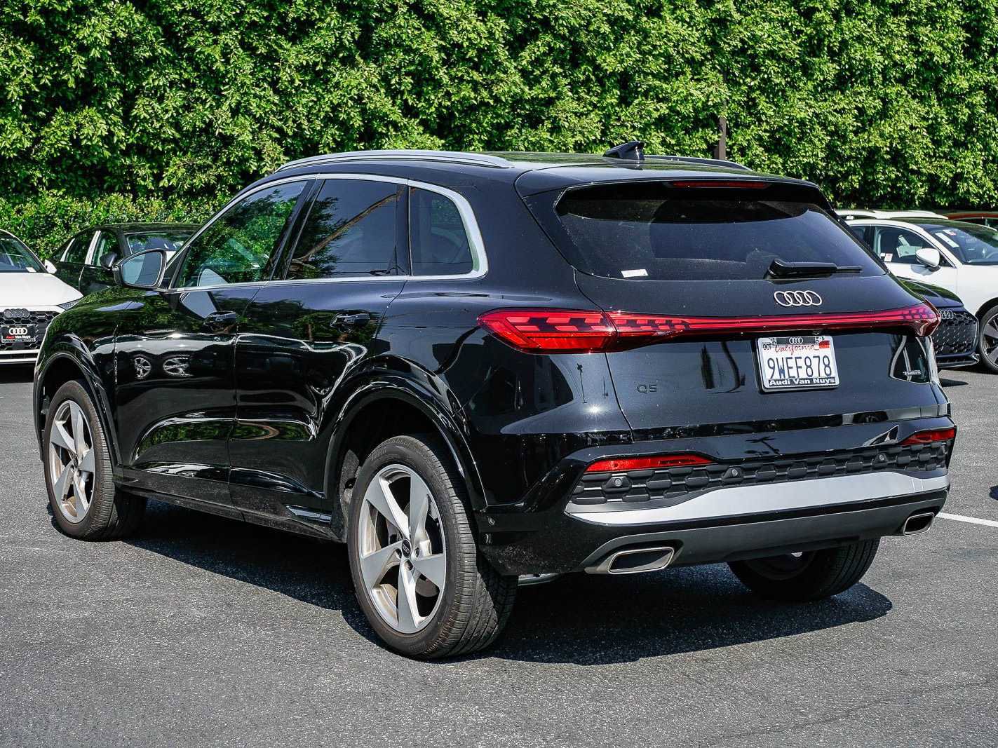 Used 2025 Audi Q5 Premium Plus w/ Premium Plus image 2