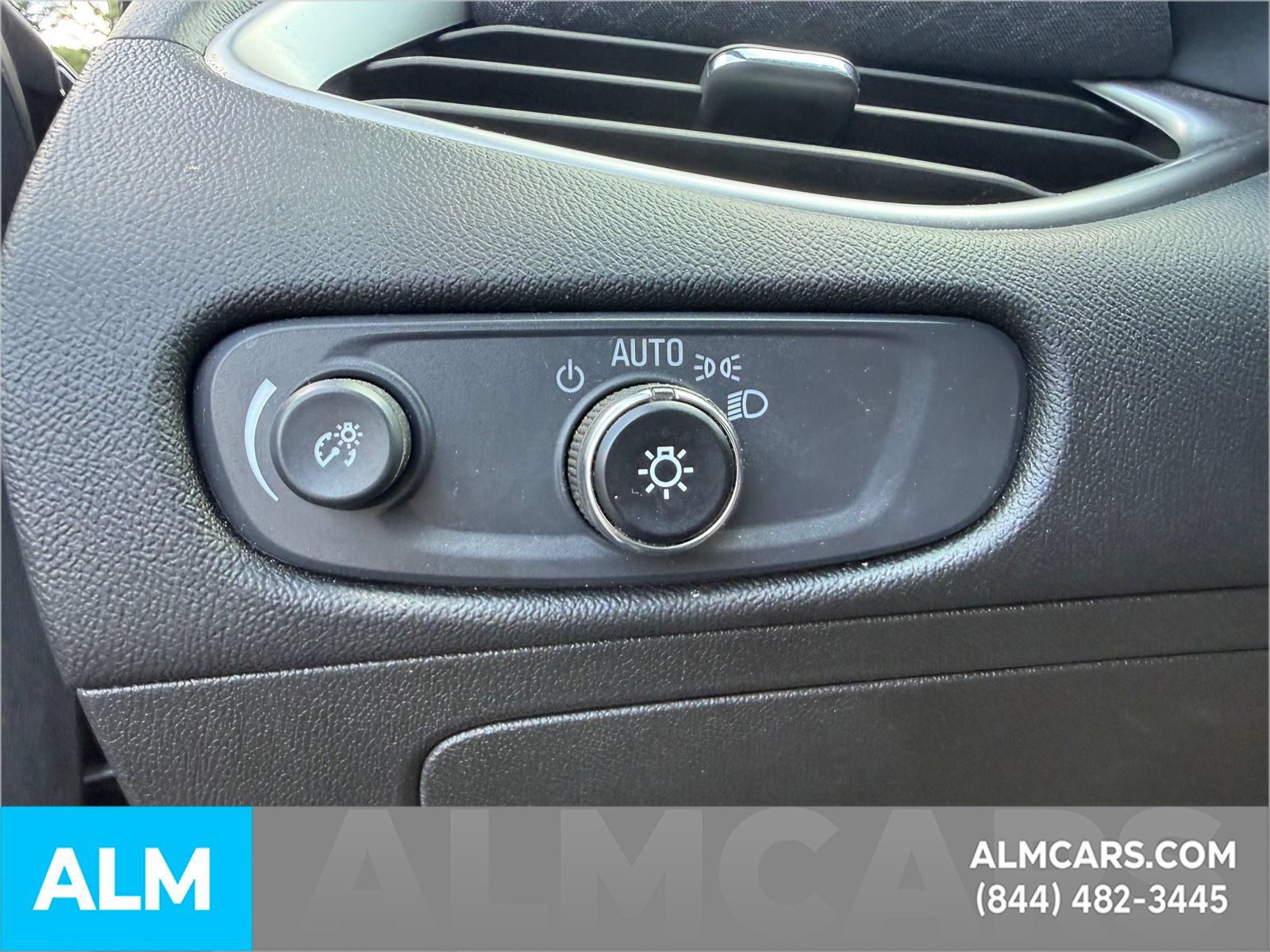 Used 2025 Chevrolet Malibu LT FWD image 24