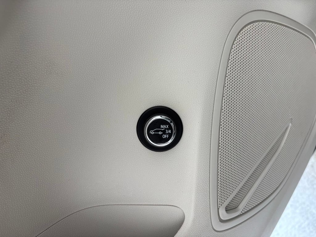 Used 2021 Buick Envision Essence FWD image 28