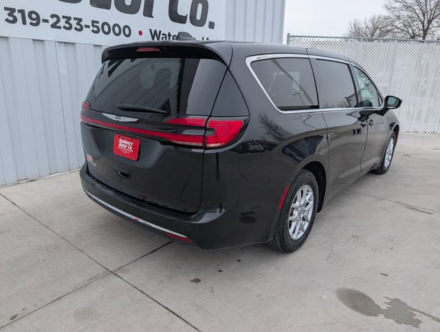 Used 2024 Chrysler Pacifica Touring-L image 22