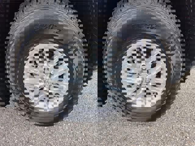 Used 2021 Nissan Frontier SV image 12