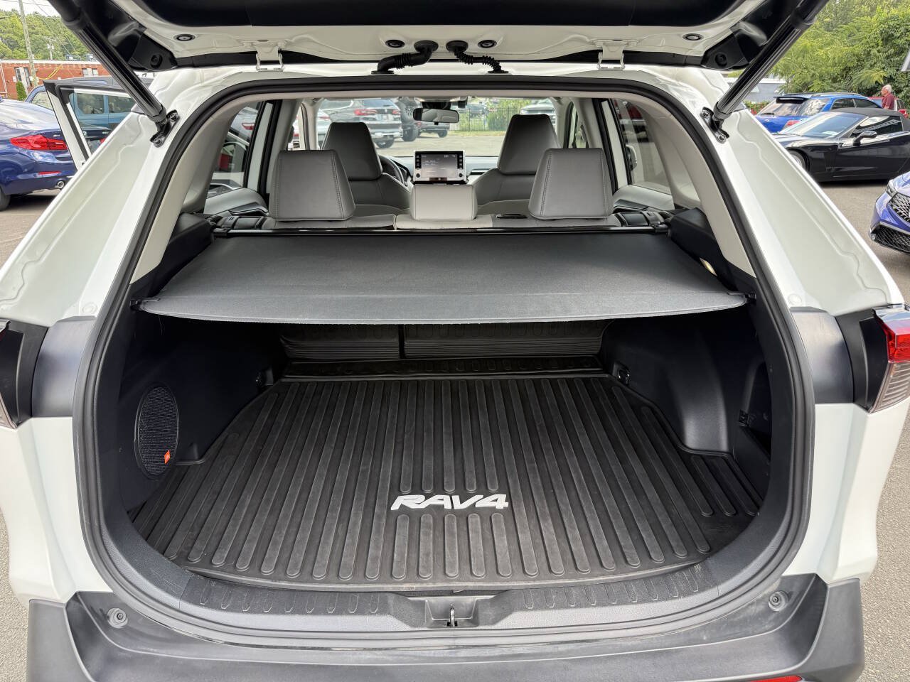Used 2022 Toyota RAV4 XLE Premium FWD image 18
