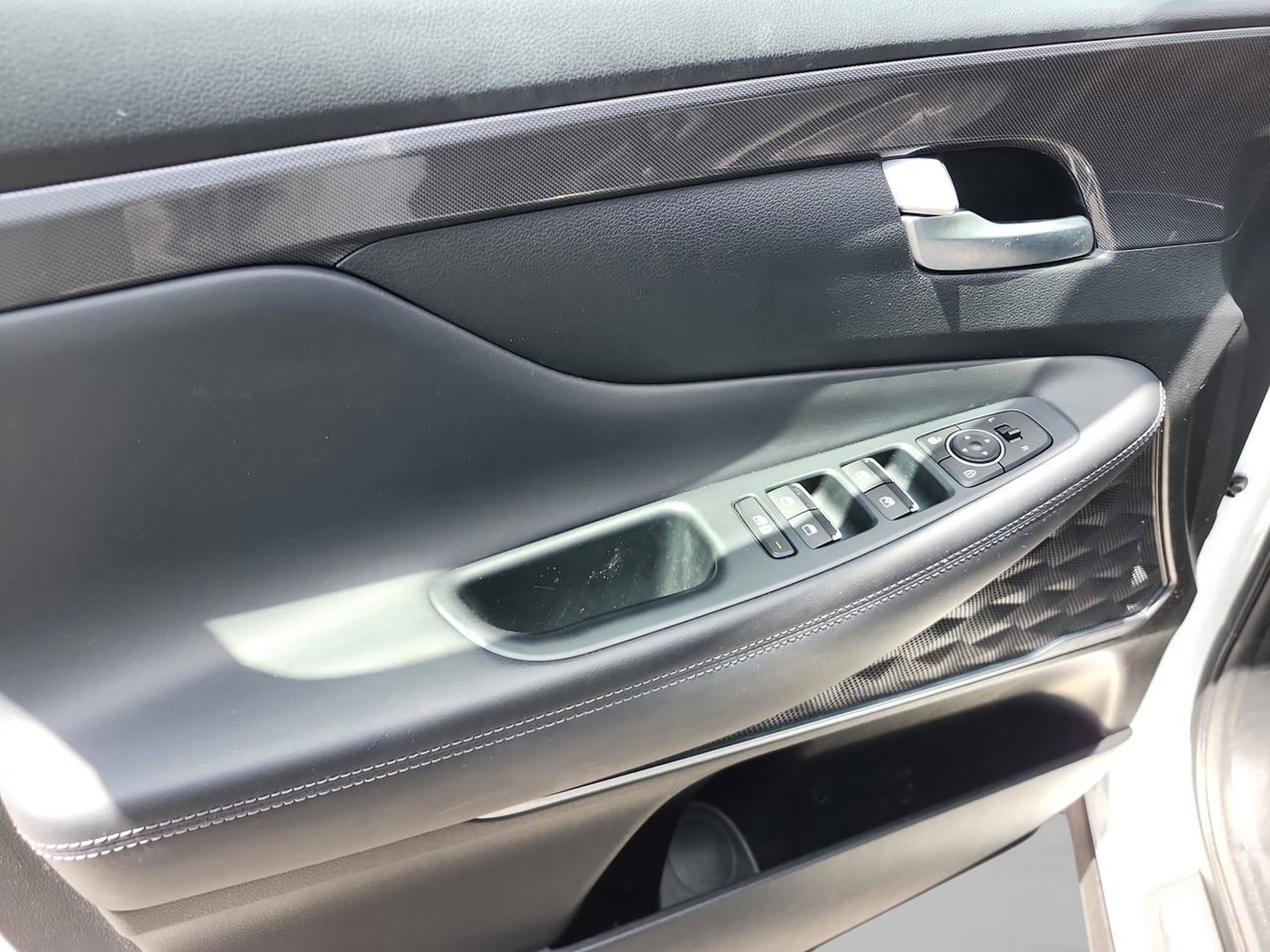 Used 2021 Hyundai Santa Fe SEL w/ Convenience + Premium Package FWD image 15