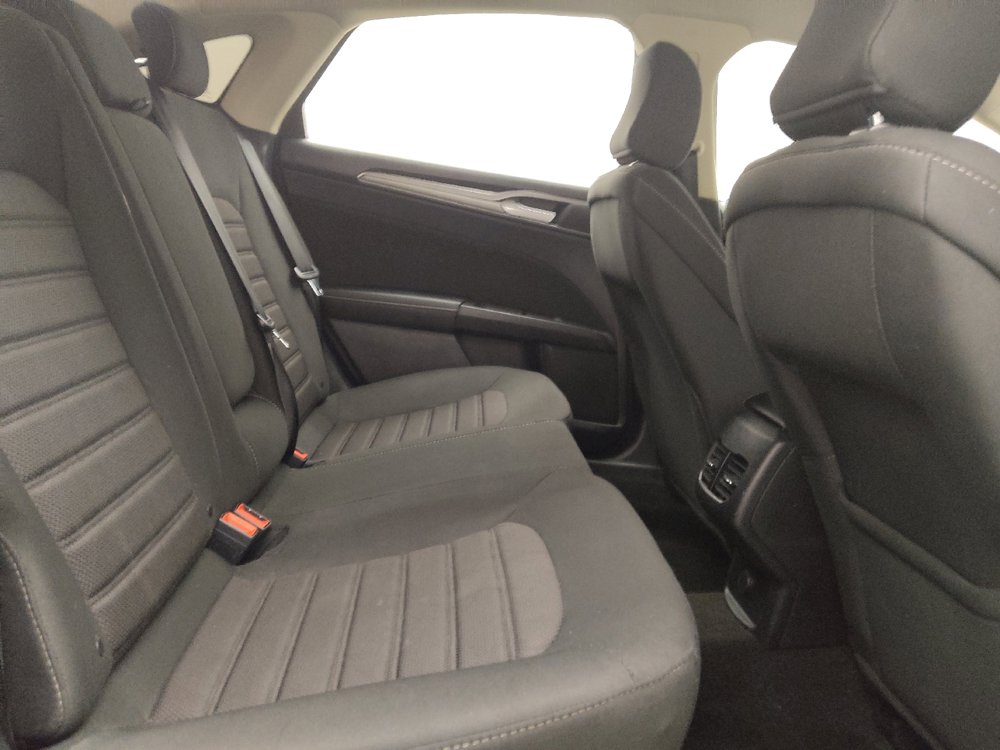 Used 2020 Ford Fusion SE image 19