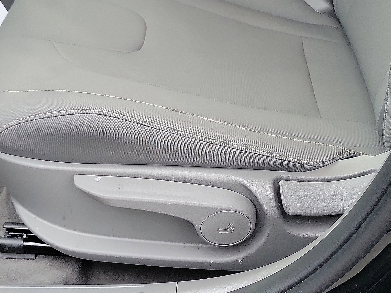 Certified 2025 Hyundai Elantra Sport image 13