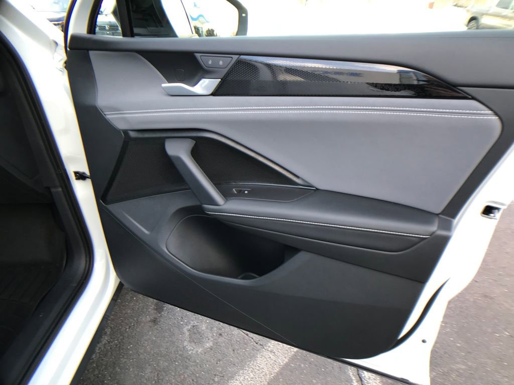 Used 2025 Volkswagen Tiguan SE R-Line image 33