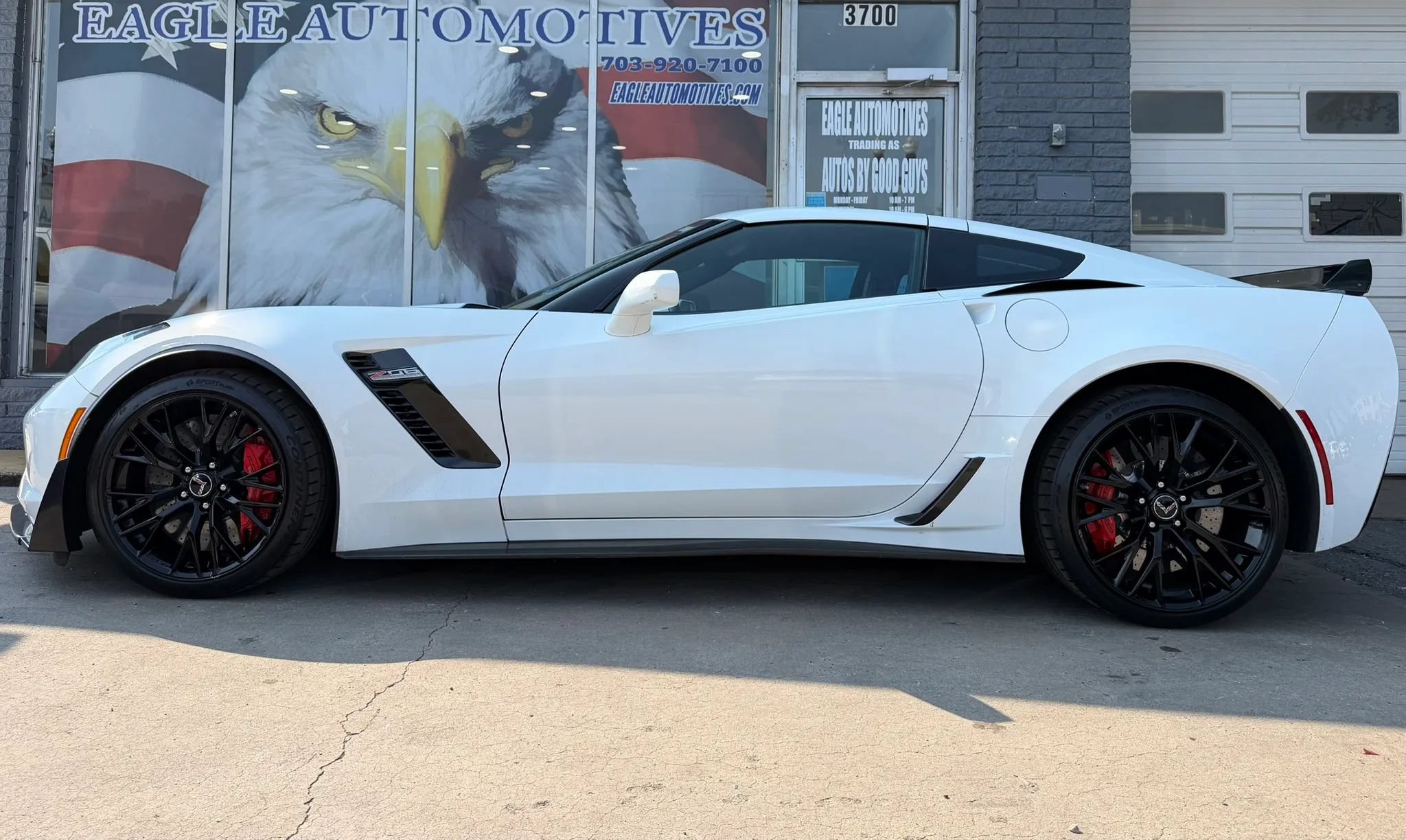 Used 2015 Chevrolet Corvette Z06 w/ 3LZ Preferred Equipment Group RWD image 6