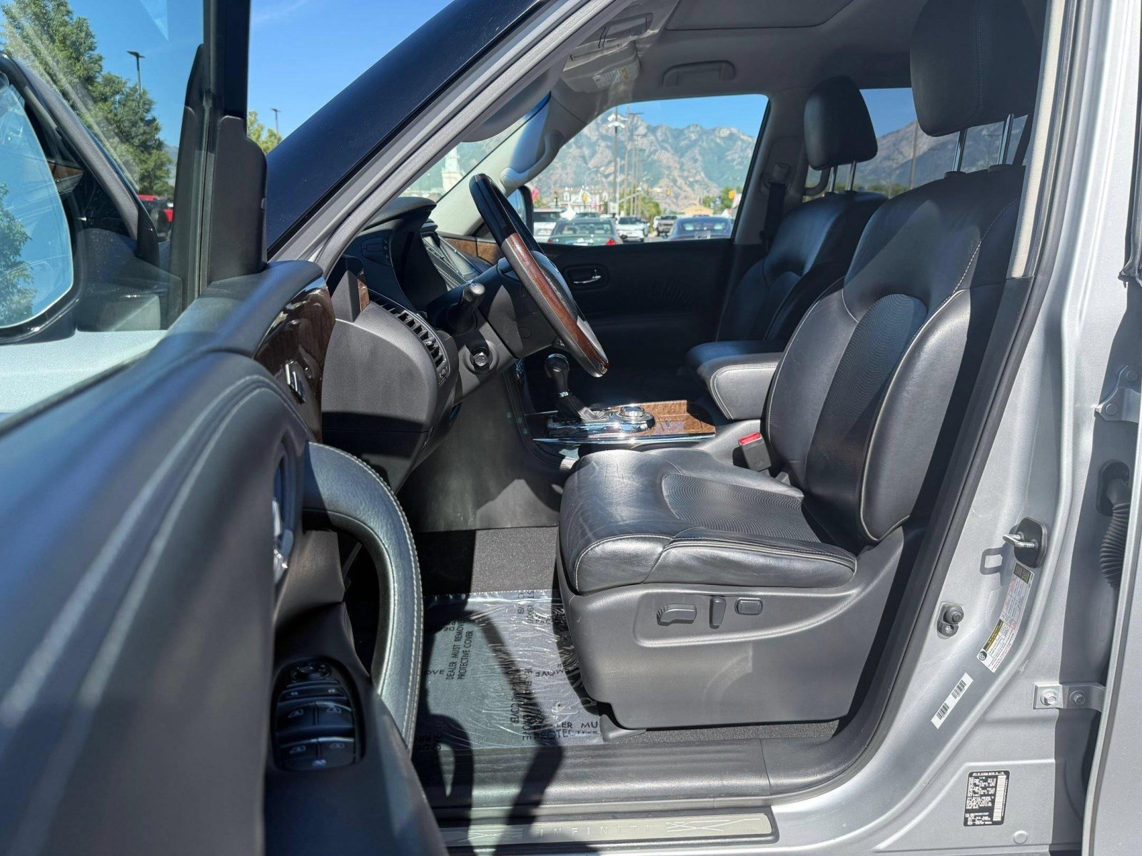 Used 2016 INFINITI QX80 4WD w/ Driver's Assistance Package image 12