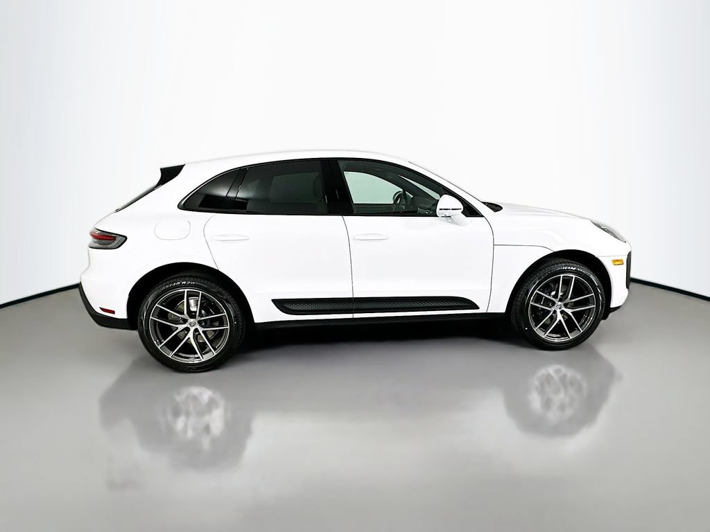 Certified 2026 Porsche Macan AWD/4WD image 8
