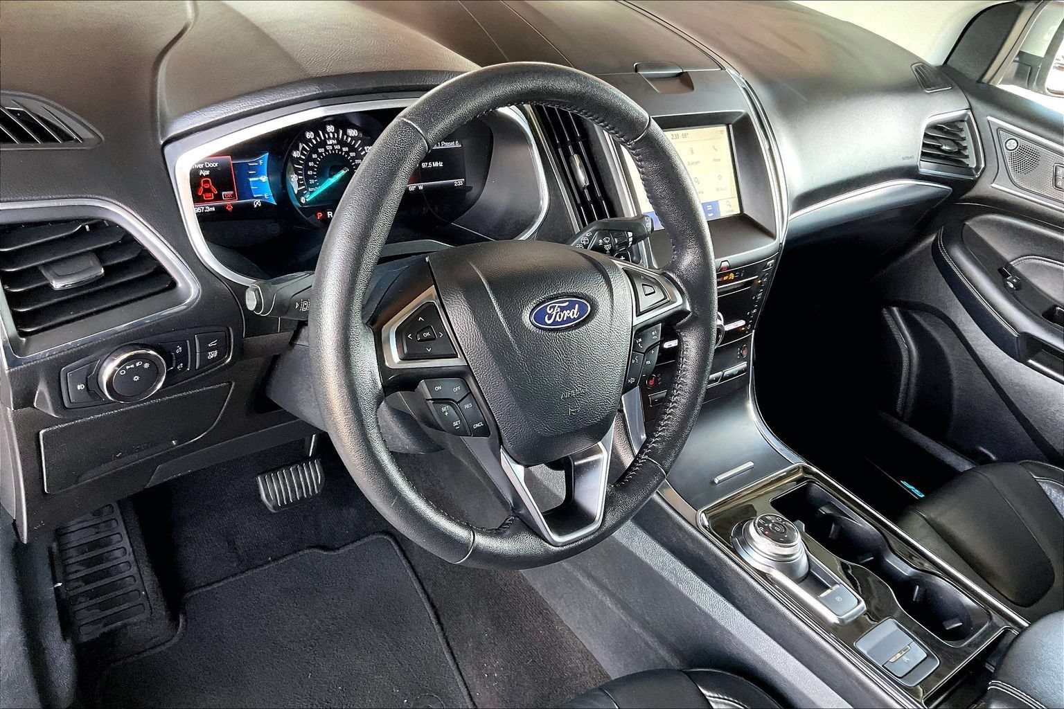Used 2019 Ford Edge Titanium AWD/4WD image 15