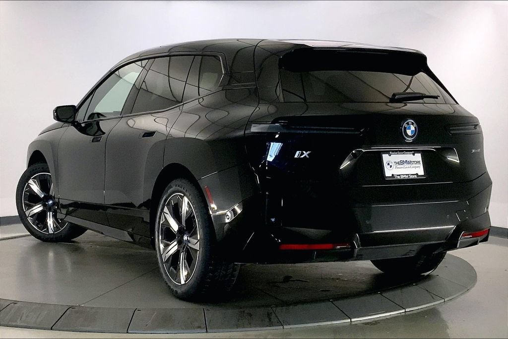 Used 2024 BMW iX xDrive50 w/ Premium Package AWD/4WD image 9